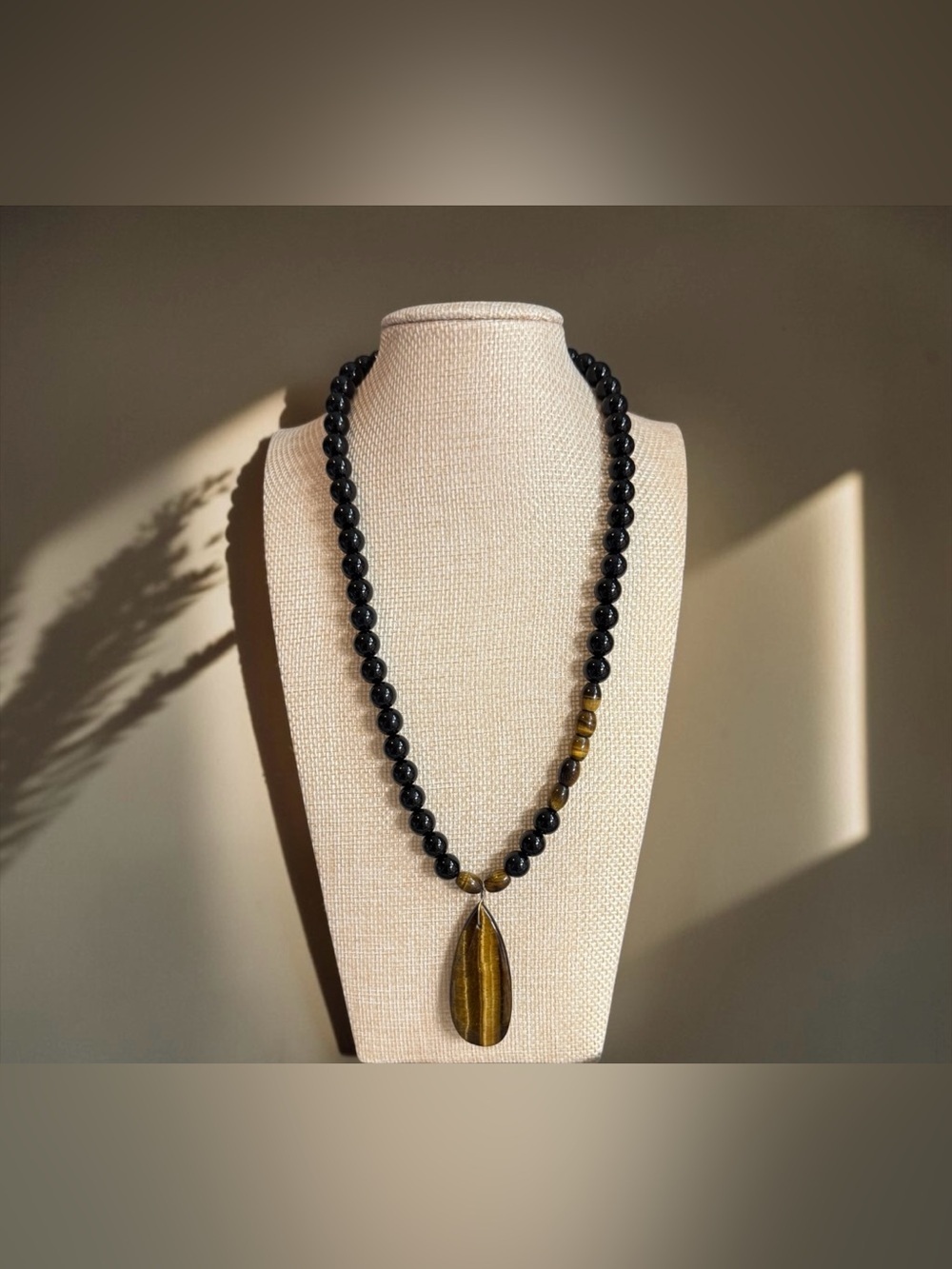 🖤Black Onyx & Tiger's Eye🤎Beaded Necklace w/ Teardrop Tiger’s Eye Pendant/EUC